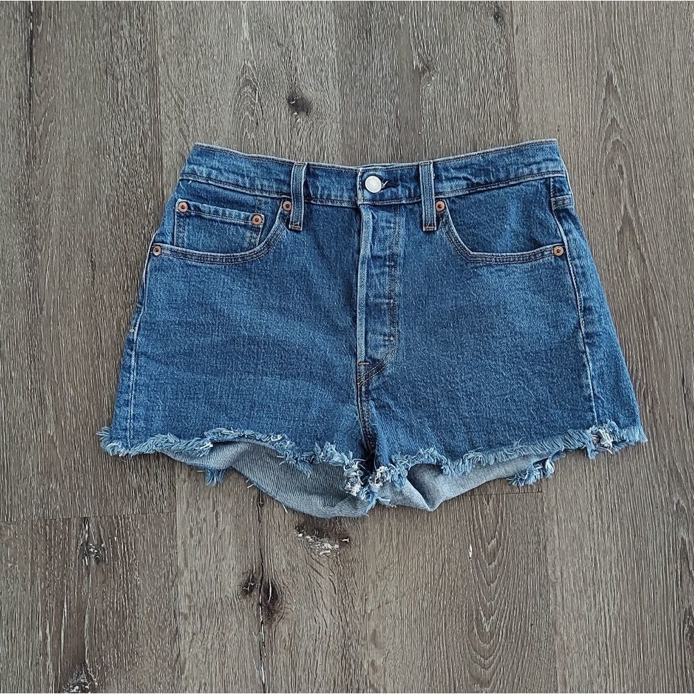 Levi’s 501 Raw Hem Button Fly Denim Shorts W29